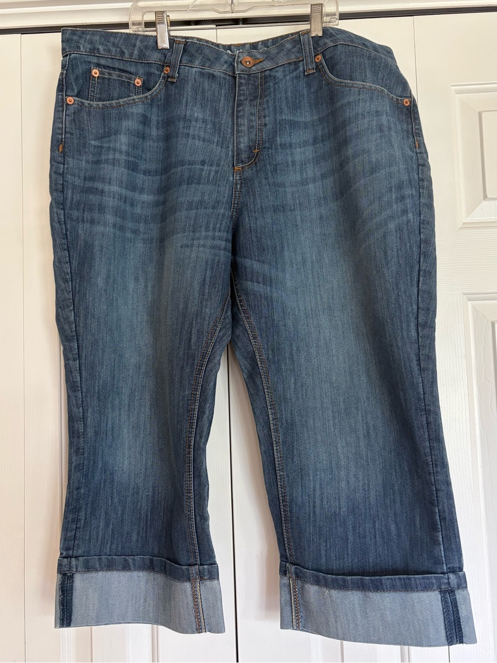 Merona Cropped & Cuffed Denim 5 Pocket Jeans w/cuffs. Dark Blue Size 18